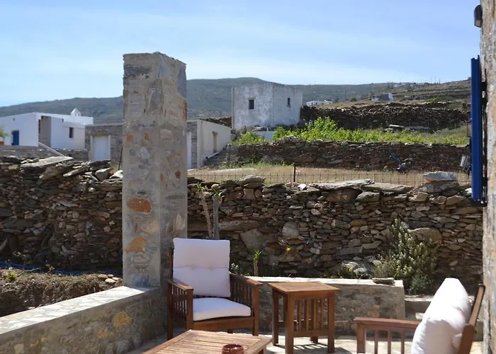 Liogerma * Serifos Town